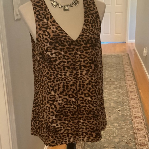 NWOT, 🔥SALE, BUY IT NOW🔥Woman’s animal print tunic top. Size medium. - Picture 2 of 8